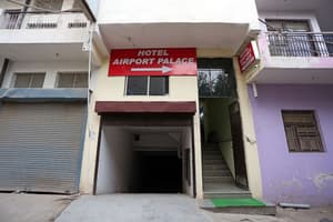 thumbnail: Property entrance
