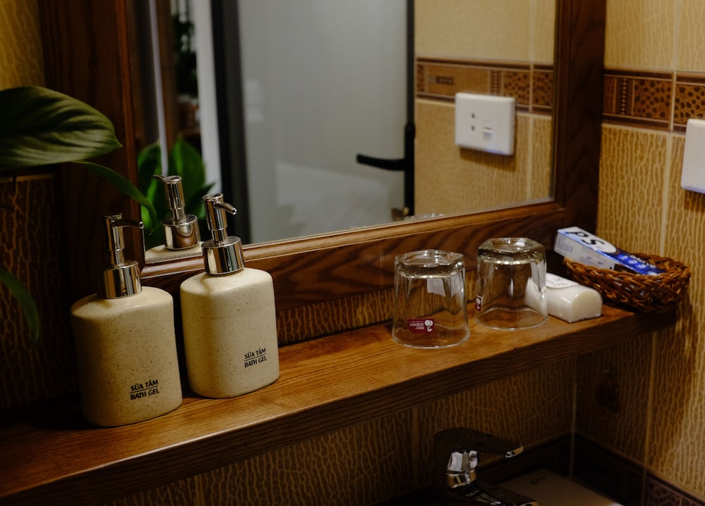 Bathroom amenities
