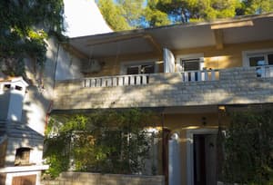 thumbnail: Front of property