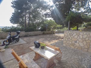 thumbnail: Front of property
