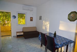thumbnail: In-room dining