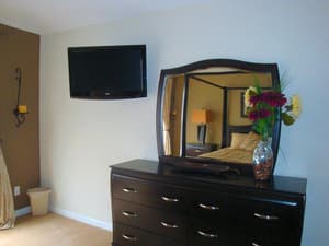thumbnail: In-room dining