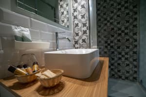 thumbnail: Bathroom amenities