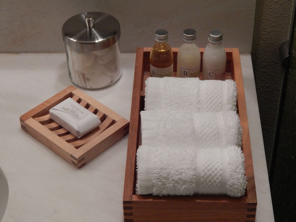 Bathroom amenities