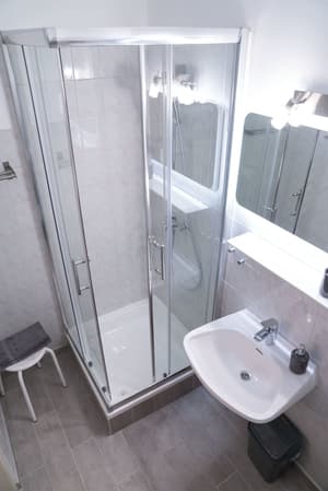 thumbnail: Bathroom shower