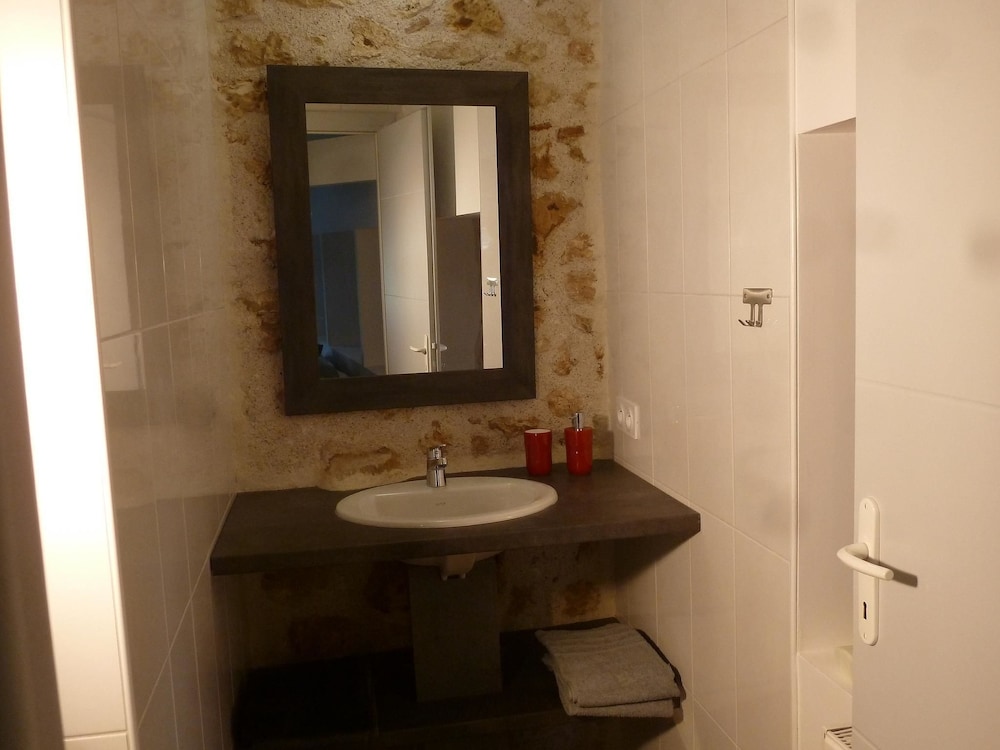 Bathroom sink