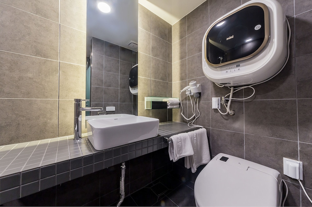 Bathroom sink