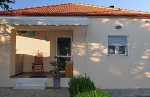 thumbnail: Front of property