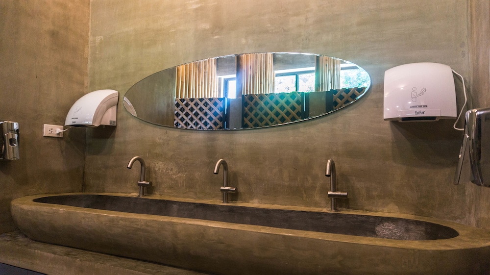 Bathroom sink