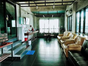 thumbnail: Lobby sitting area