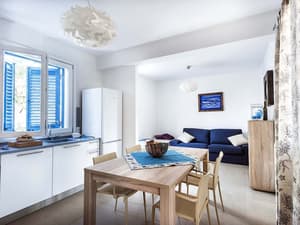 thumbnail: In-room dining