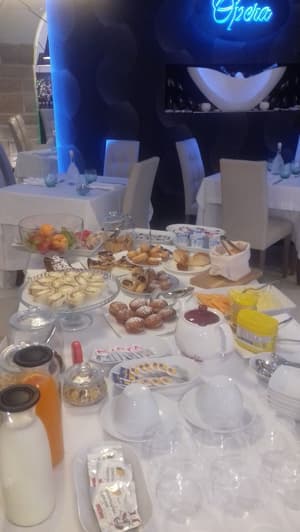 thumbnail: Breakfast area