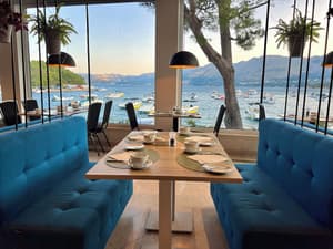 thumbnail: Breakfast area
