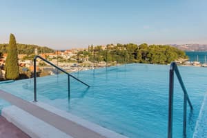 thumbnail: Rooftop pool