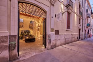 thumbnail: Property entrance