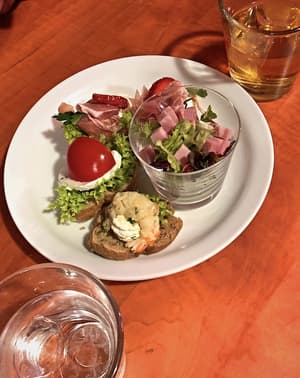 thumbnail: Restaurant
