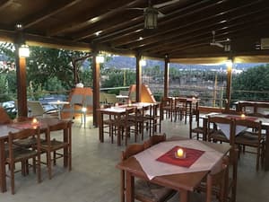 thumbnail: Outdoor dining