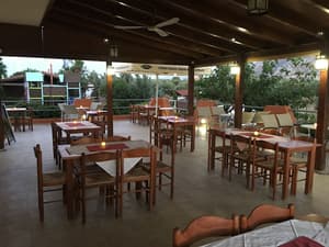 thumbnail: Outdoor dining