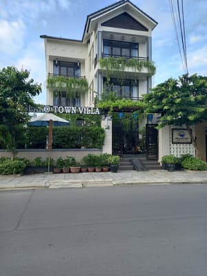 thumbnail: Front of property