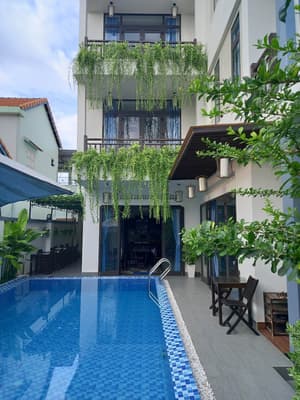 thumbnail: Front of property