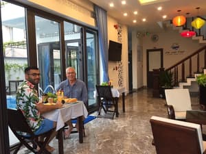 thumbnail: Restaurant