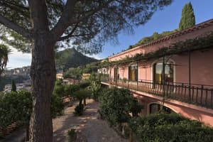 thumbnail: Front of property