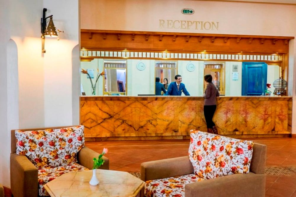 Lobby lounge