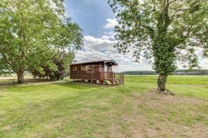 thumbnail: Front of property