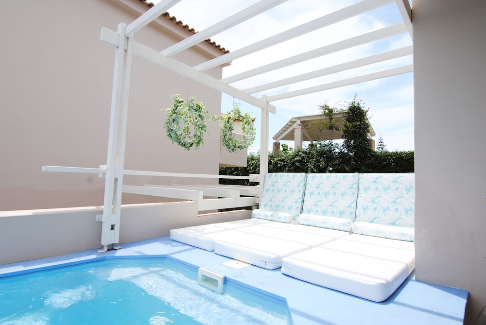 Private pool