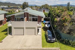 thumbnail: Front of property
