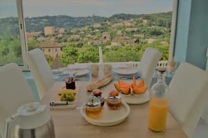 thumbnail: Breakfast area