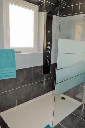 thumbnail: Bathroom shower