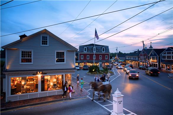 Architecture,Off-Site,Outdoor/Exterior,Local Area,City,Local Attraction,Peo