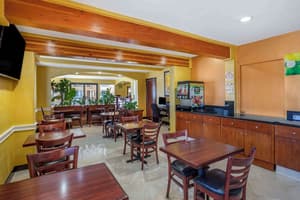 thumbnail: Breakfast area