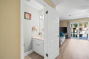 thumbnail: In-room dining