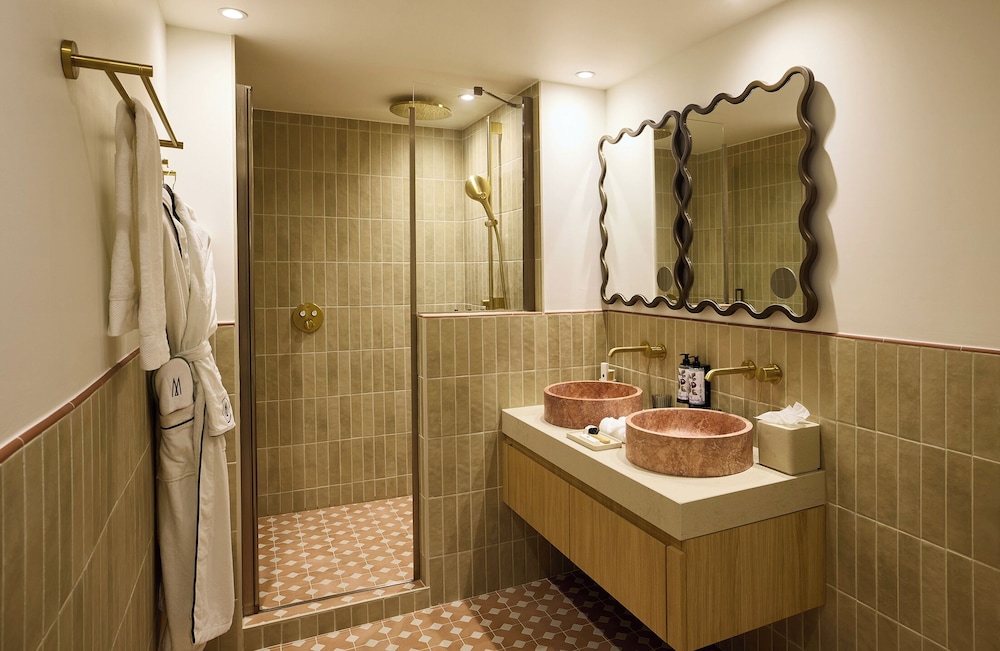 Bathroom amenities