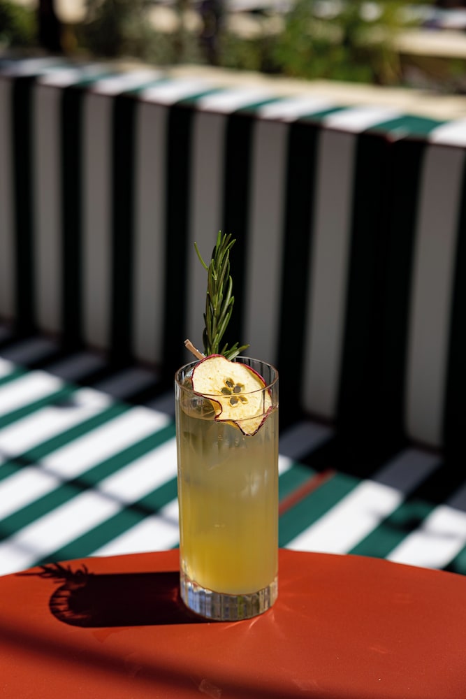Poolside bar