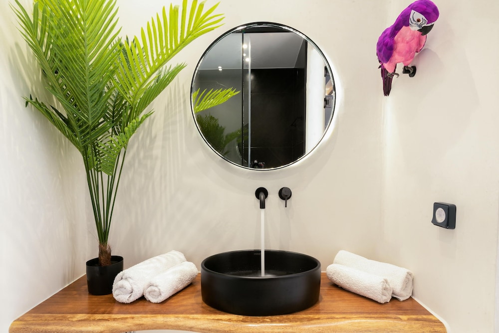Bathroom sink