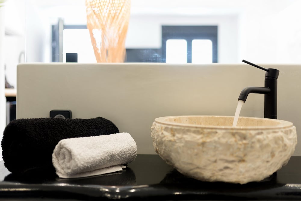 Bathroom sink