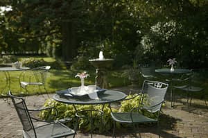 thumbnail: Outdoor dining