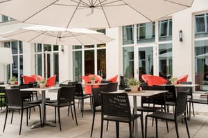 thumbnail: Outdoor dining