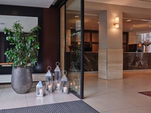 thumbnail: Interior entrance