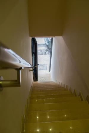 thumbnail: Interior entrance
