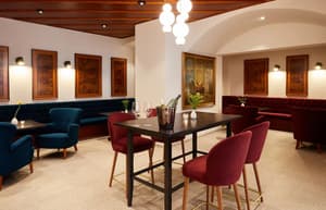 thumbnail: Bar (on property)