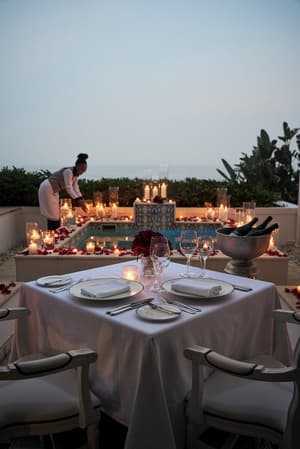 thumbnail: Couples dining