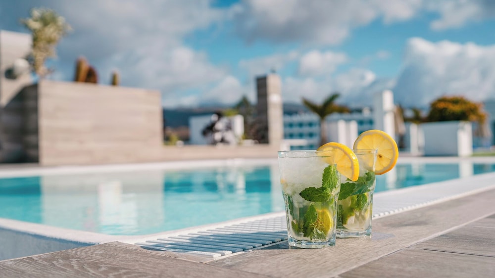 Rooftop pool
