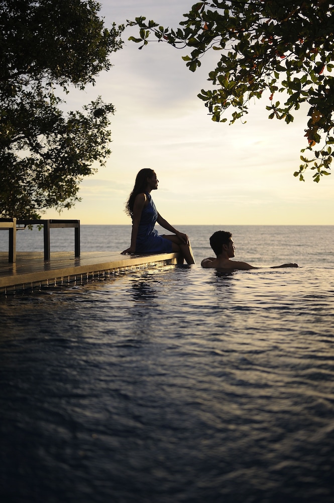 Infinity pool