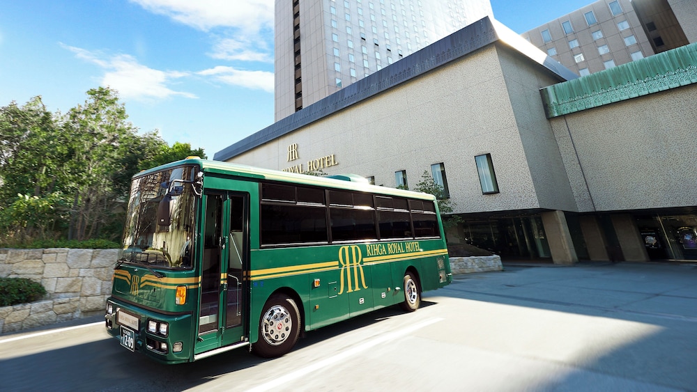 Train station shuttle