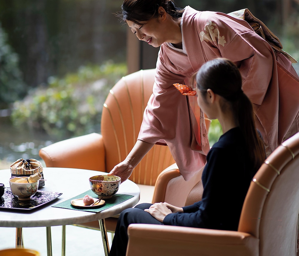 Lobby lounge