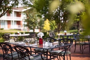 thumbnail: Outdoor dining
